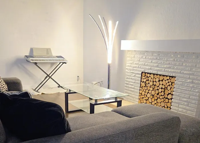 Comfy Stylish Room In The Heart Of Vancouver- Private Parking, Self Check-In & Just 4 Mins To Metrotown!