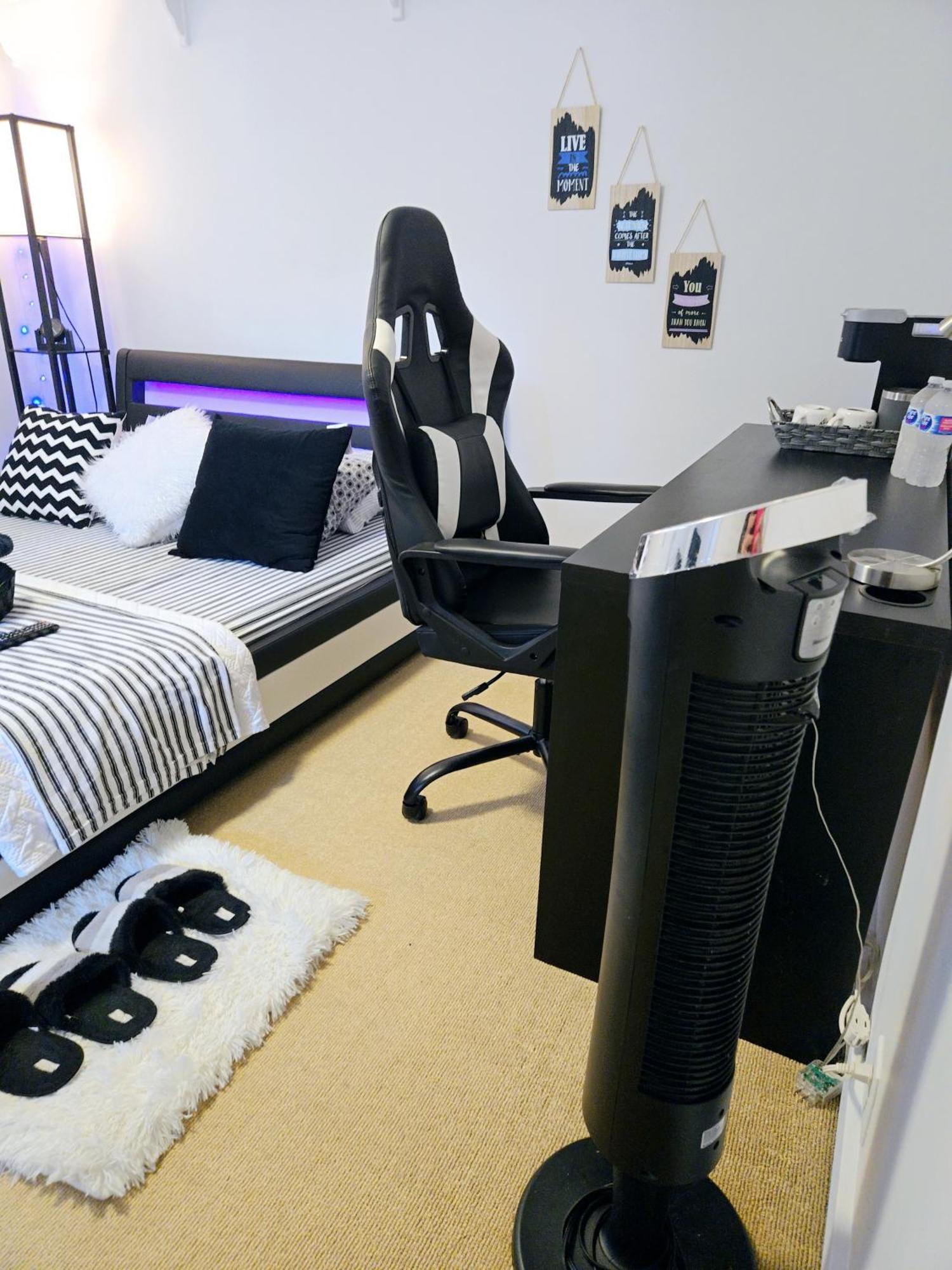 Comfy Stylish In The Heart Of Vancouver- Private Parking, Self Check-in & Just 4 Mins To Metrotown! Vancouver