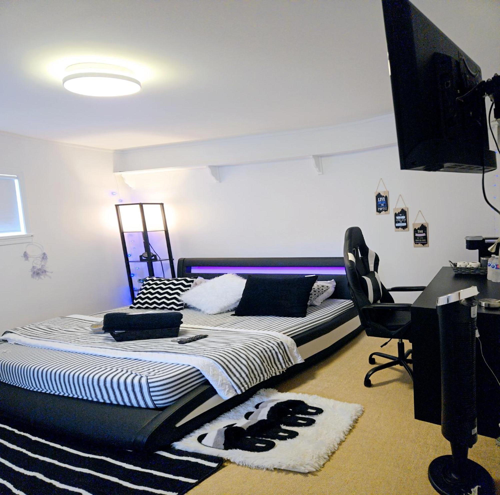 Homestay Comfy Stylish In The Heart Of Vancouver- Private Parking, Self Check-in & Just 4 Mins To Metrotown! Vancouver